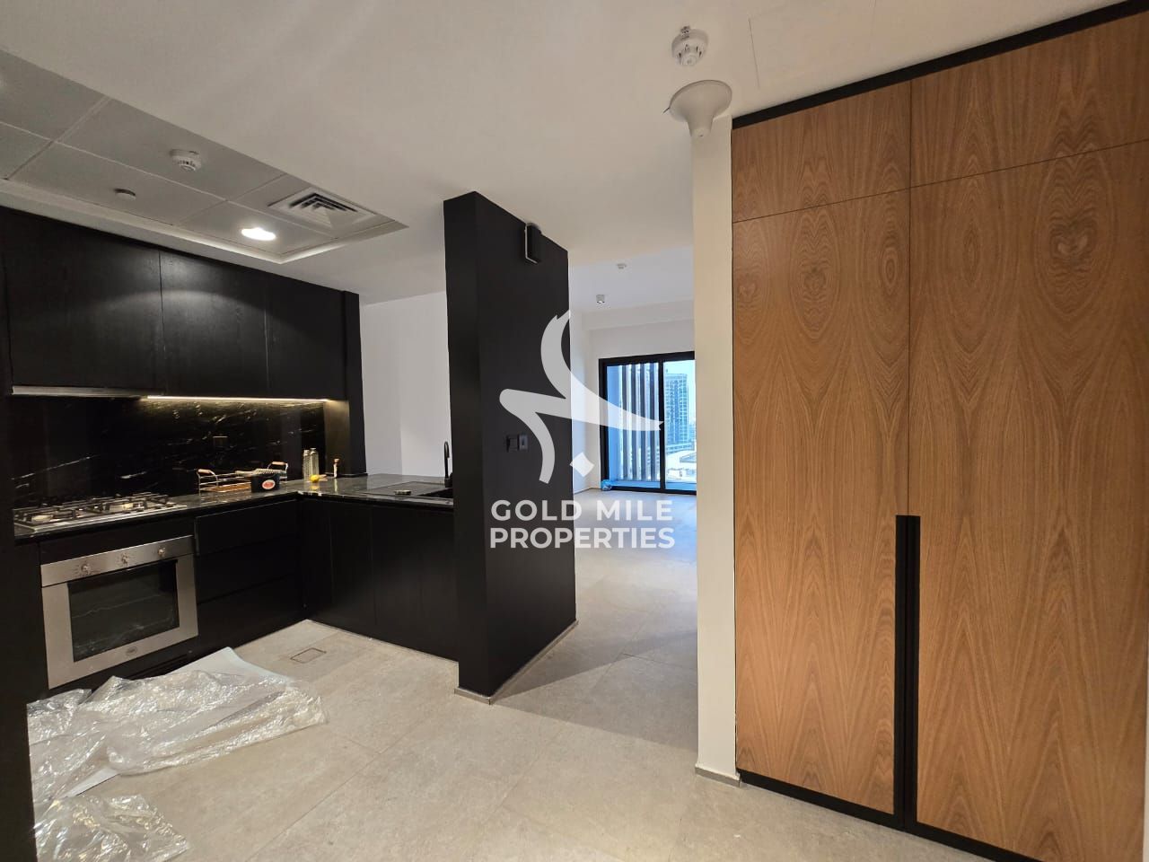 MODERN 1 BHK - SPACIOUS BIG LAYOUT - FAMILY BUIILDING