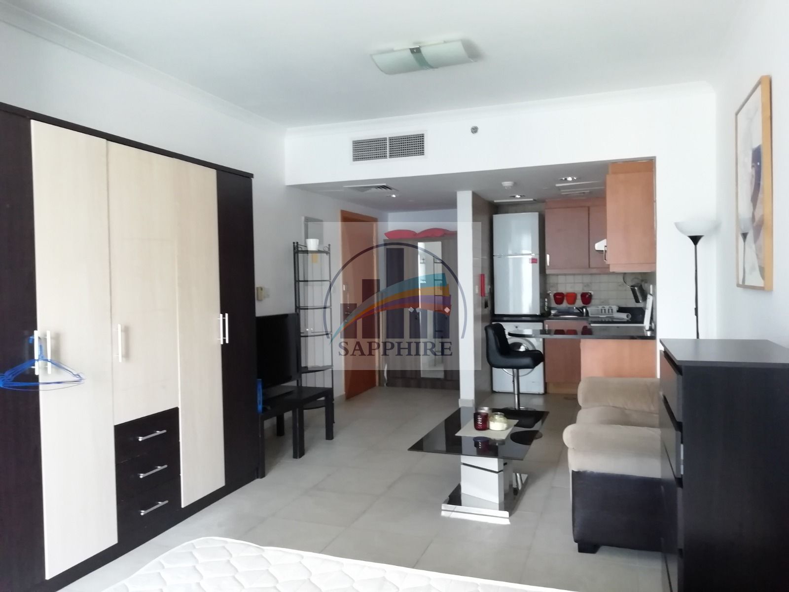 Close to Metro Studio with Balcony