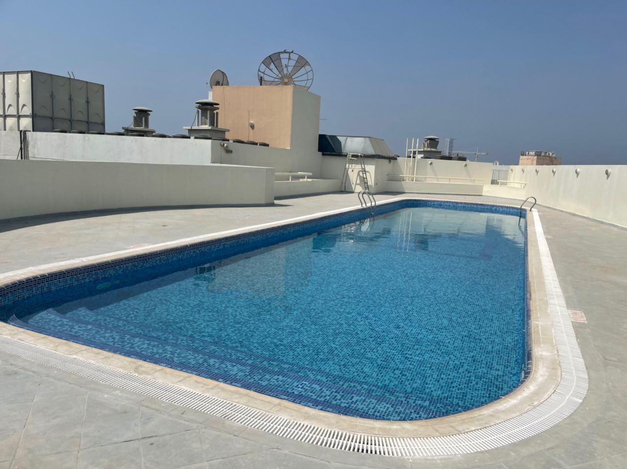 Extra large studio flat | Allocated parking