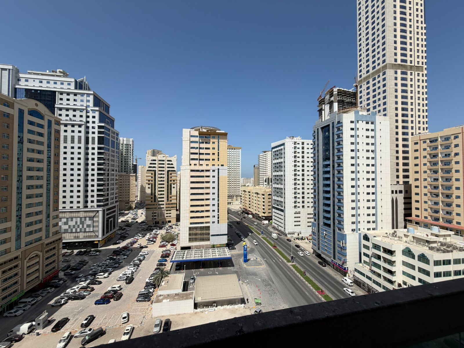 1BR apartment with excellent finishing, very flexible payment options, free maintenance all year, prime location near services, easy access to Dubai.