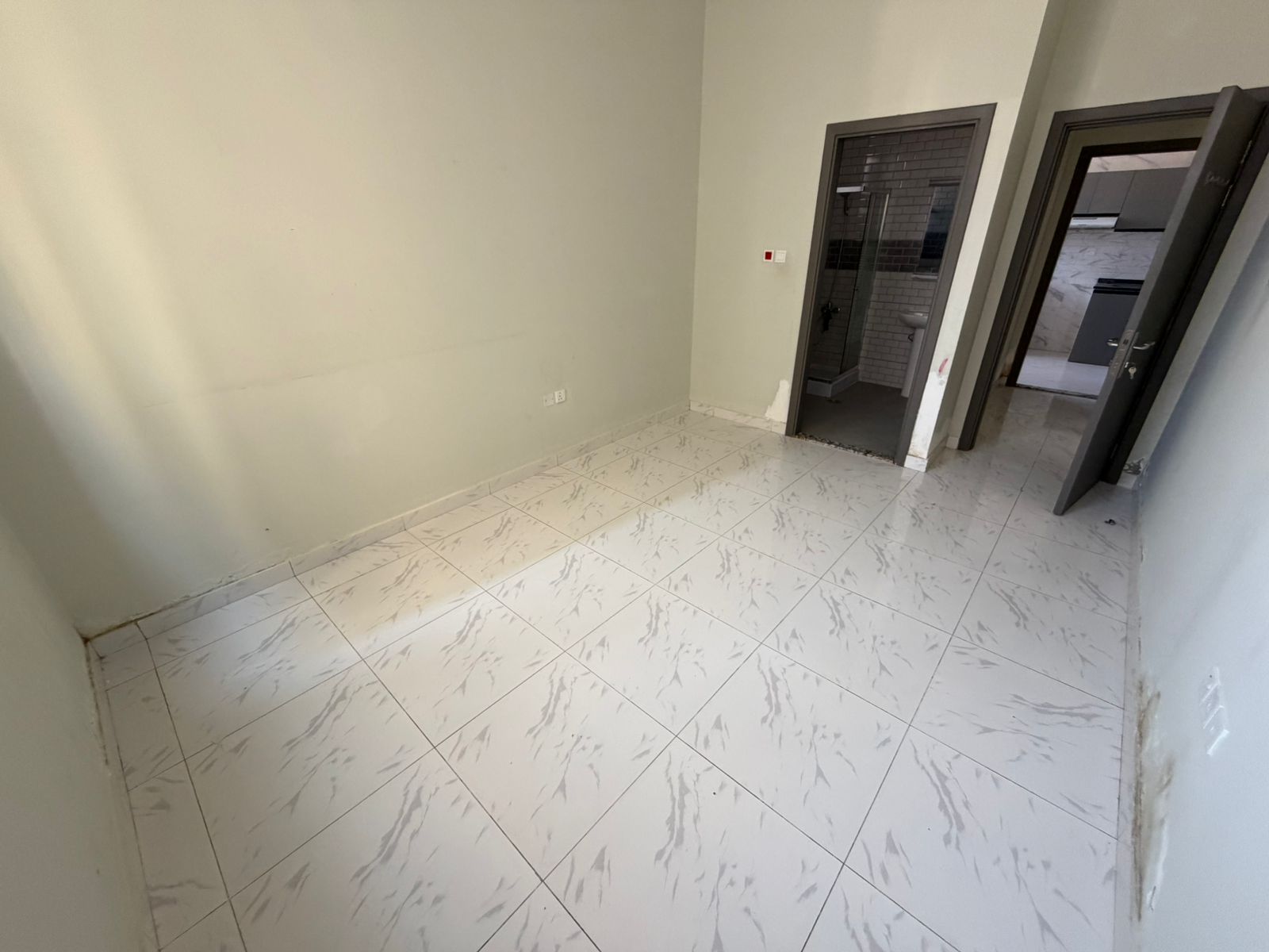 2-Bedroom & Hall Apartment for Annual Rent in Al Jurf 3 Ajman, Second Tenant, Prime Location Near China Market & Al Qabail Center, Central AC, Balcony