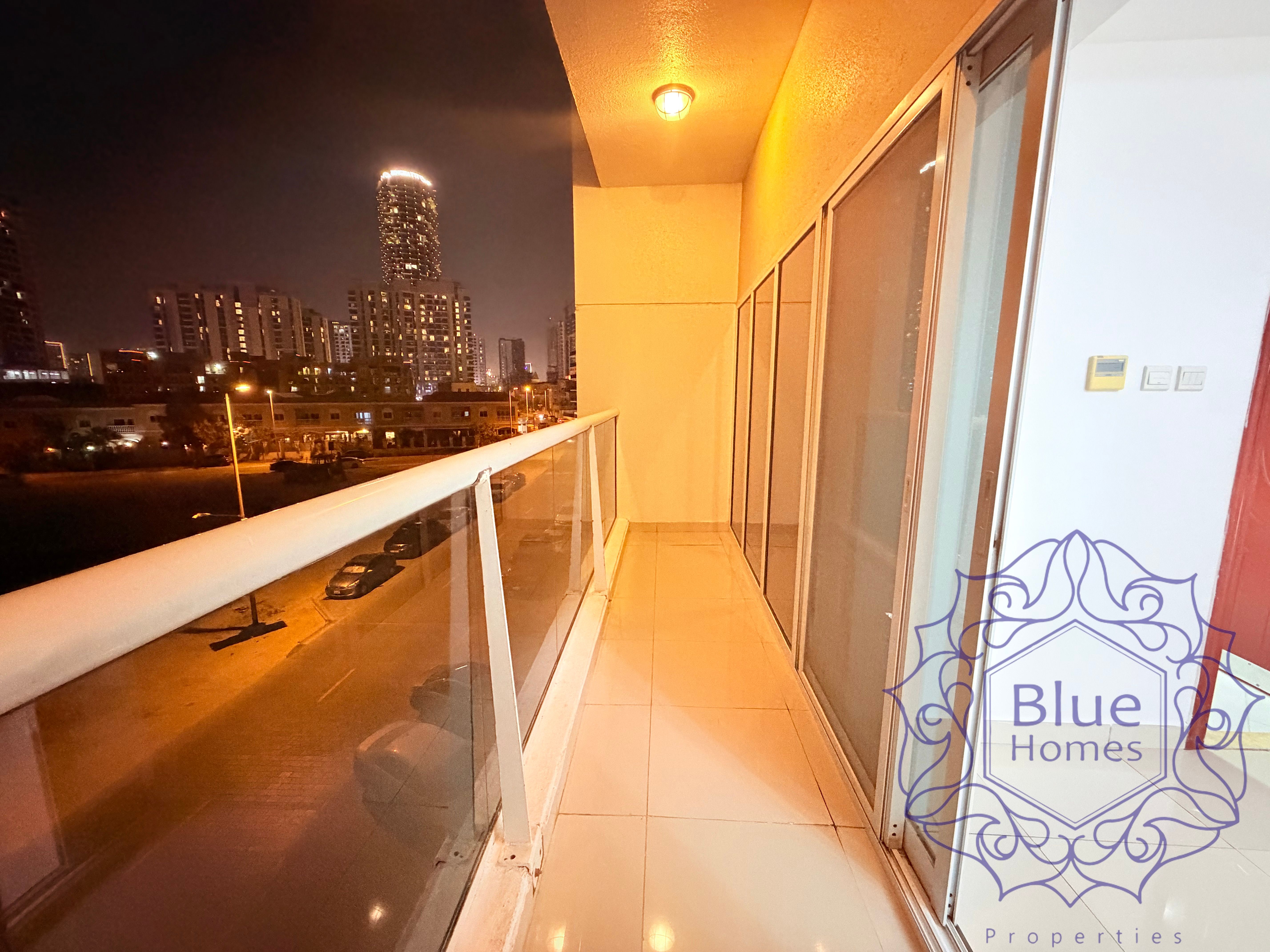 Ready to move in // 2BR double balcony/ corner unit