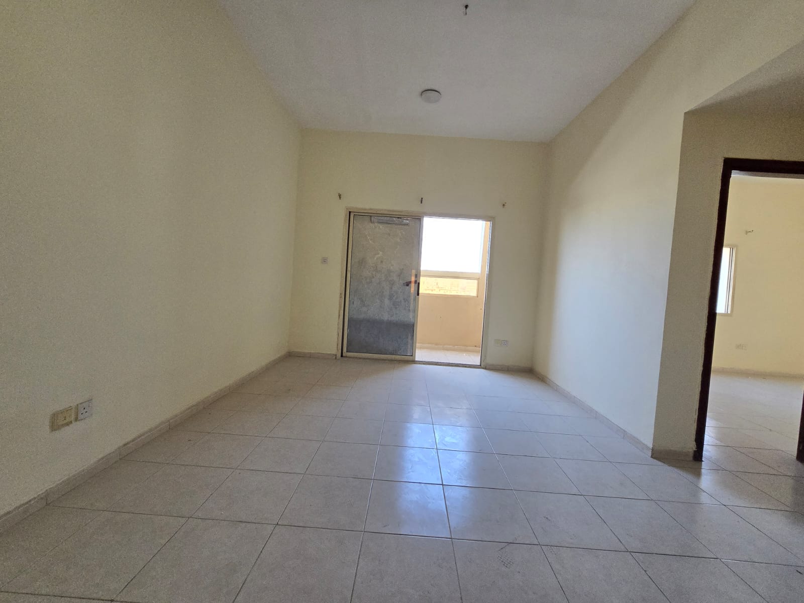 Comfortable accommodation in a prime location close to restaurants, cafes, malls and services.