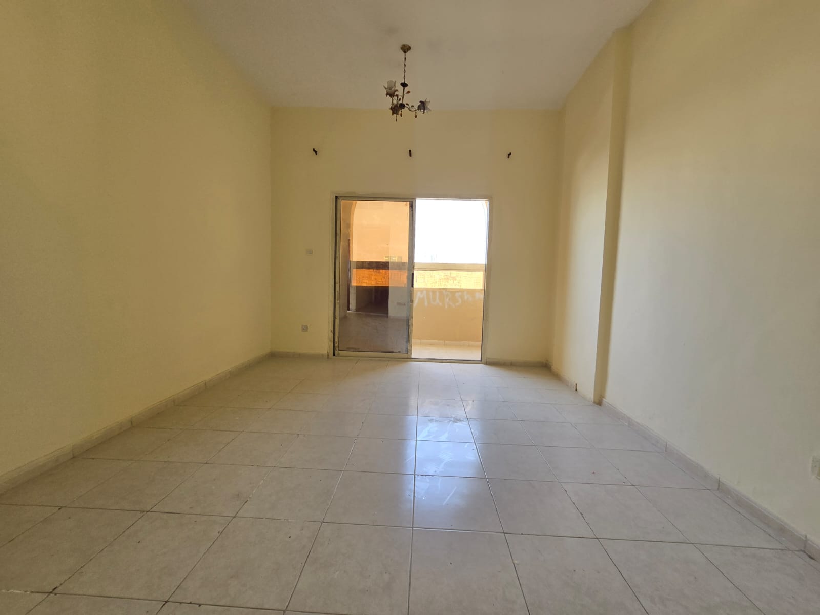 Two-bedroom apartment with living room for annual rent in Al Nuaimiya 3, near Safeer Mall and next to the Pakistani School, 39K AED on 4 payments, 2 b