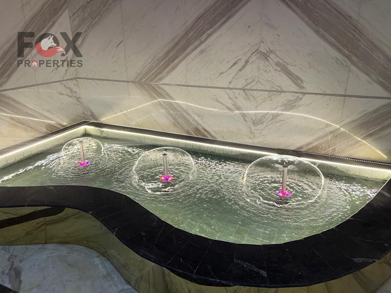 Brand-new studio with separate kitchen It includes access to a gym and swimming pool for a healthy and active lifestyle, along with private parking for convenient access.