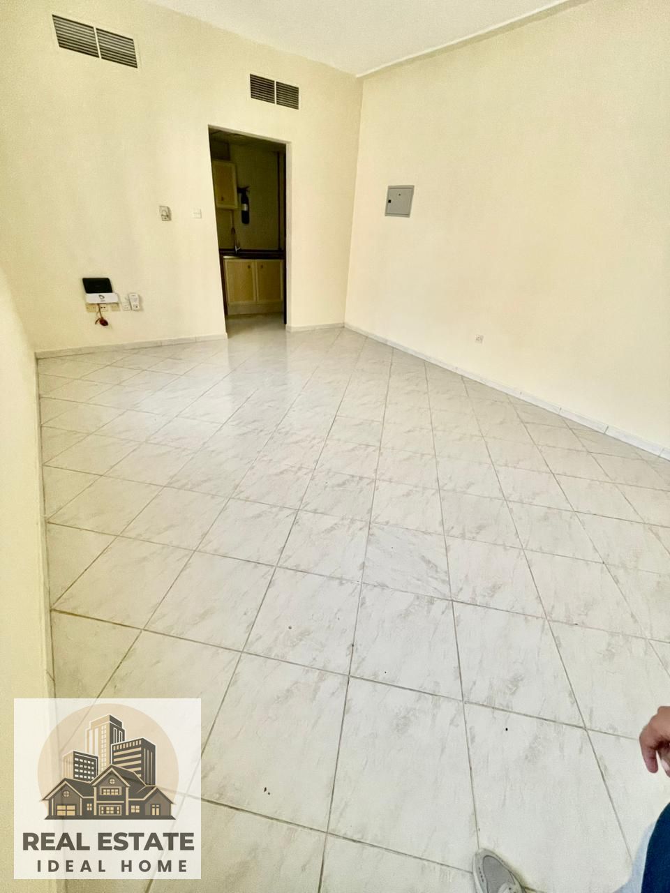 ** GOOD OFFER ** STUDIO APPARTMENT ** FAMILY BUILDING **