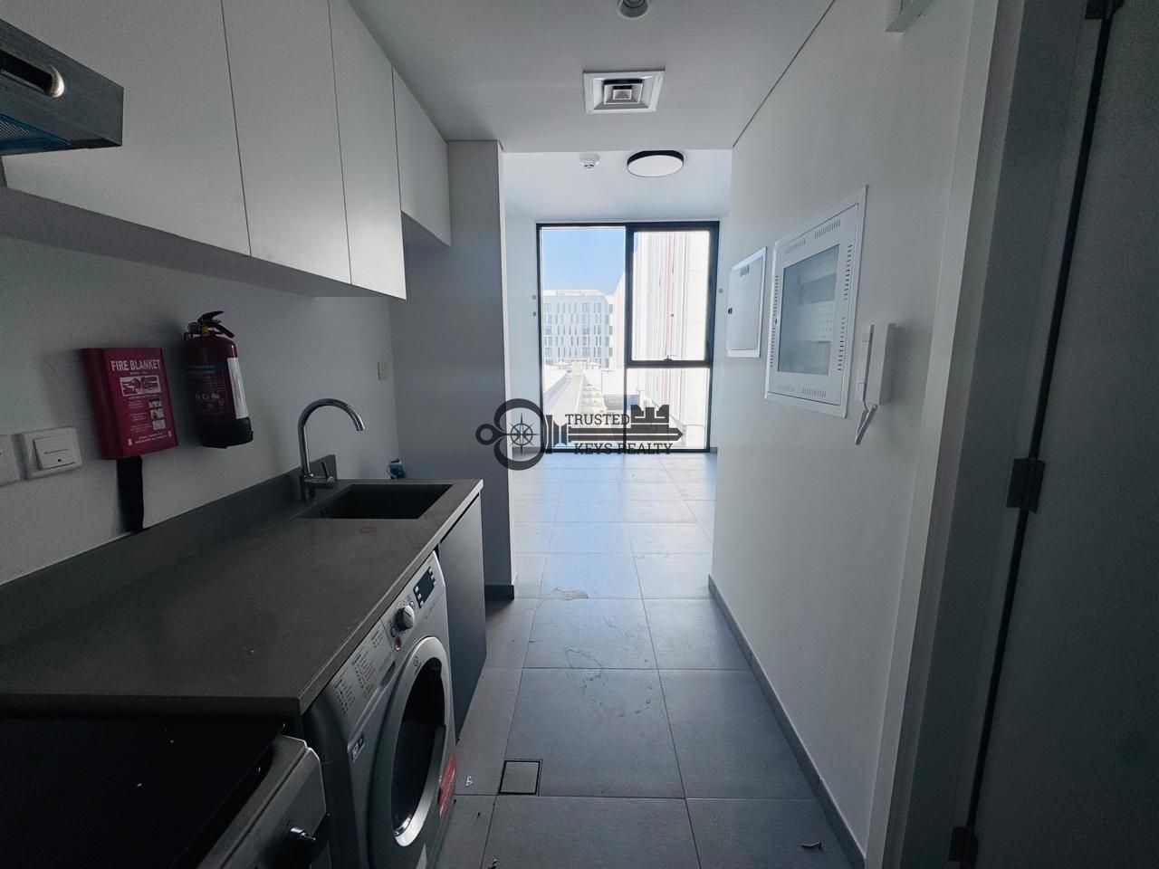 Modern living studio || Great amenities || For rent