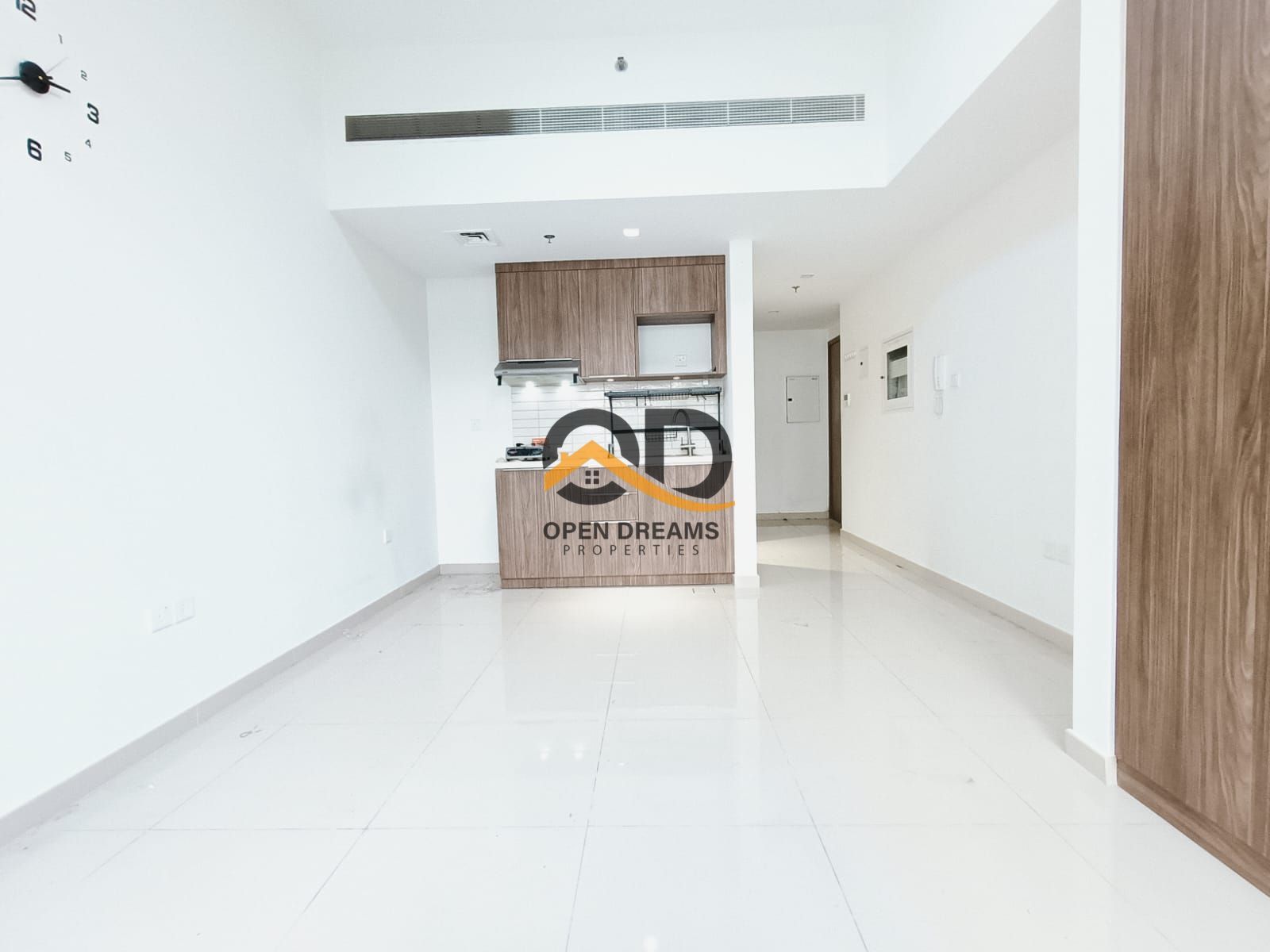 Unfurnished Studio Apartment With Balcony in Uptown