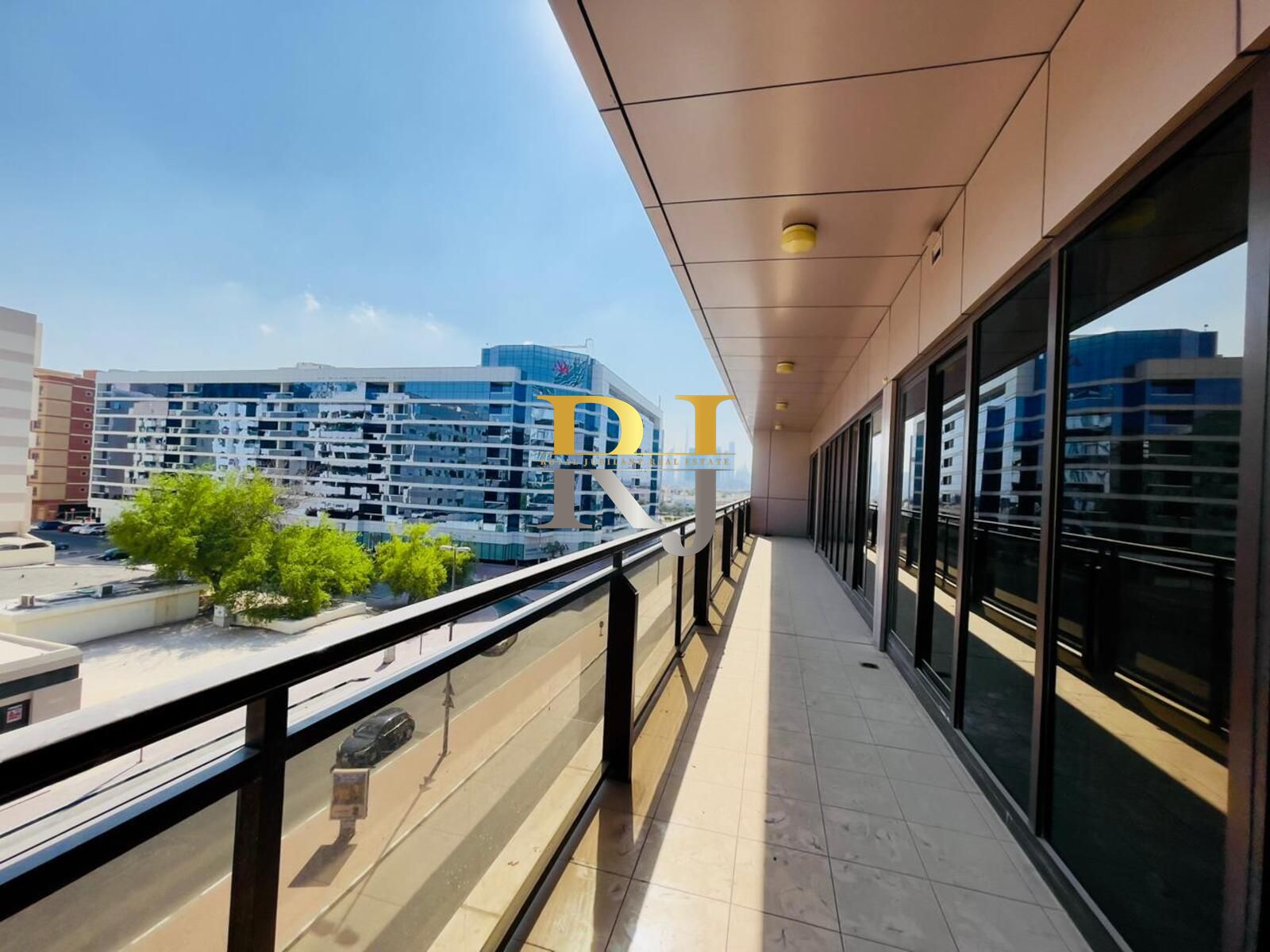 Huge Apartment in Golden Sands 9 with Balcony