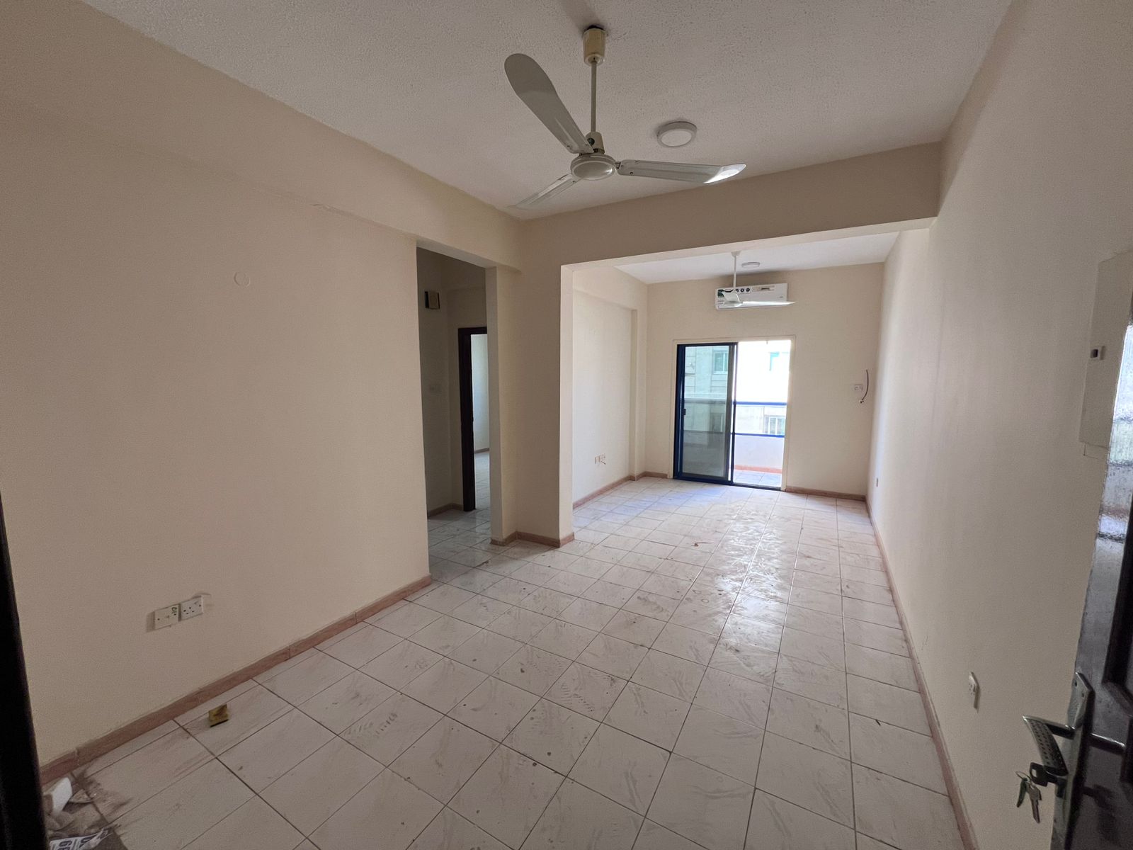 Beautiful apartments at the lowest prices for annual rent in Al Rashidiya 3, Ajman. One-bedroom apartment with a living room for annual rent. Features