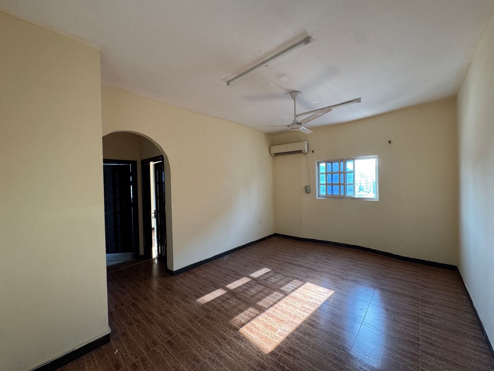 Apartment for annual rent in Al Rashidiya 2 - Ajman, one bedroom and a large living room, one bathroom, open view, 26,000 dirhams in 6 installments.