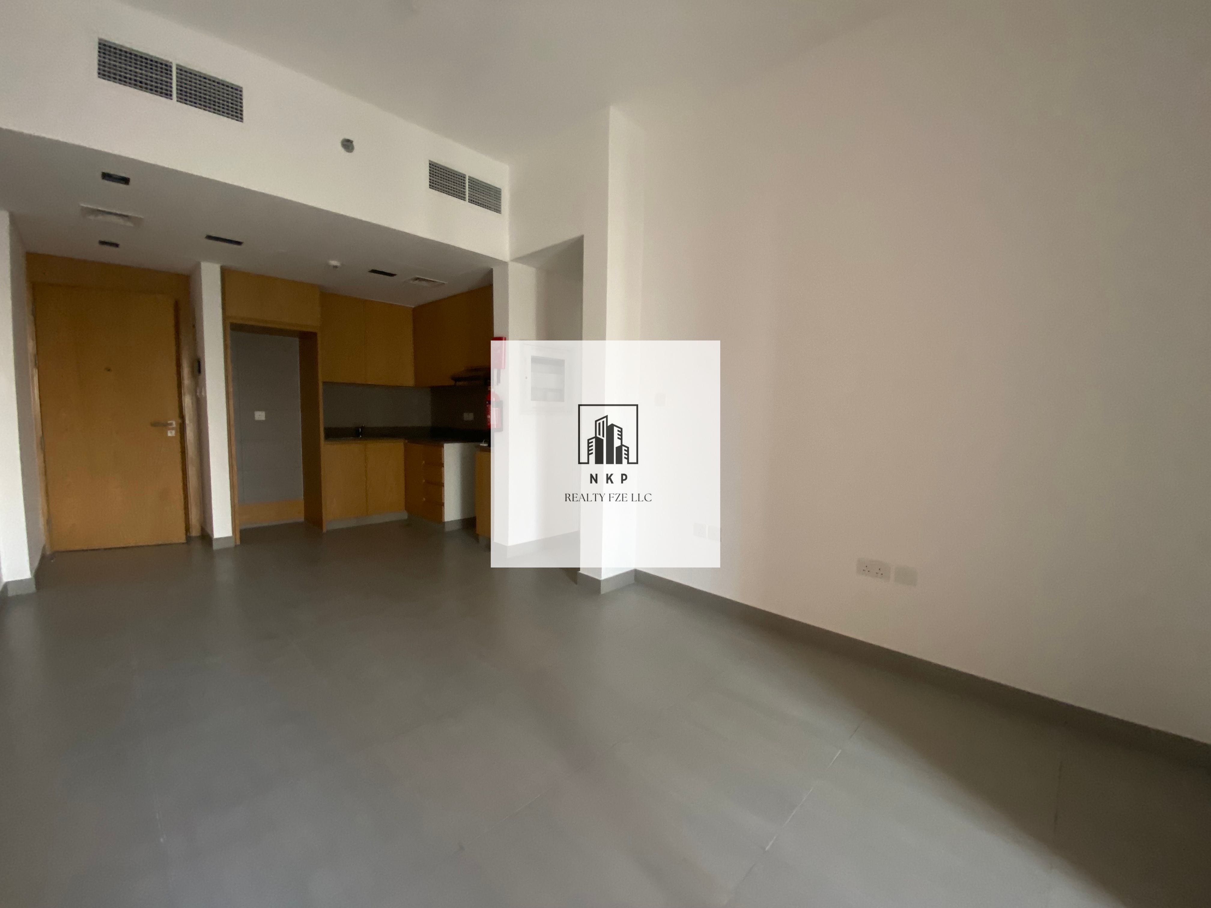 Specious luxury one bedroom apartment for rent in Al mamsha