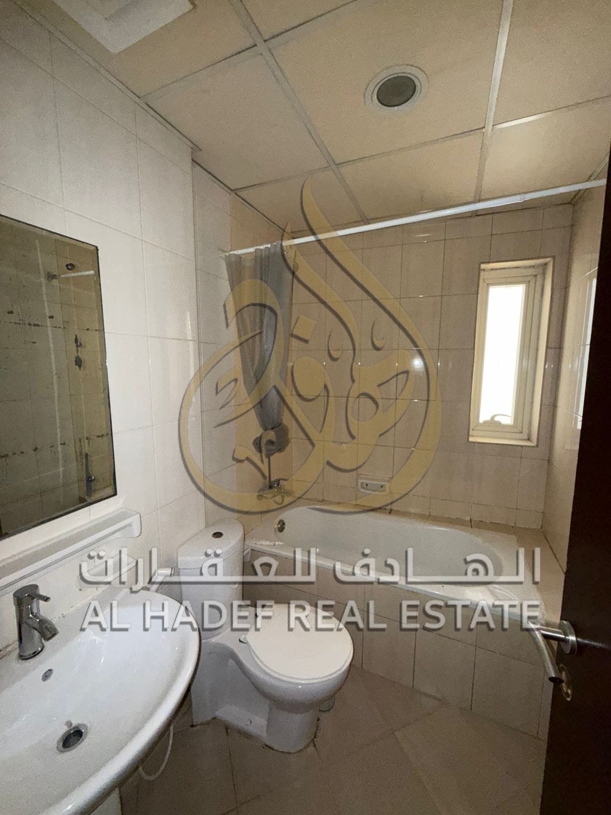 Live in Luxury and Tranquility! A 2-Bedroom Master Hall Apartment with Excellent Finishes khan, Sharjah! Are you looking for a luxurious fa