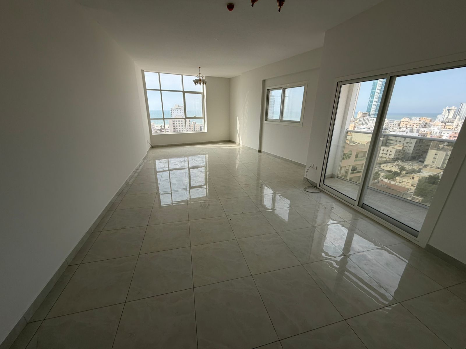 Brand New Three Bedroom Apartment with Sea View on Ajman Corniche – 72000 AED in 4 Payments