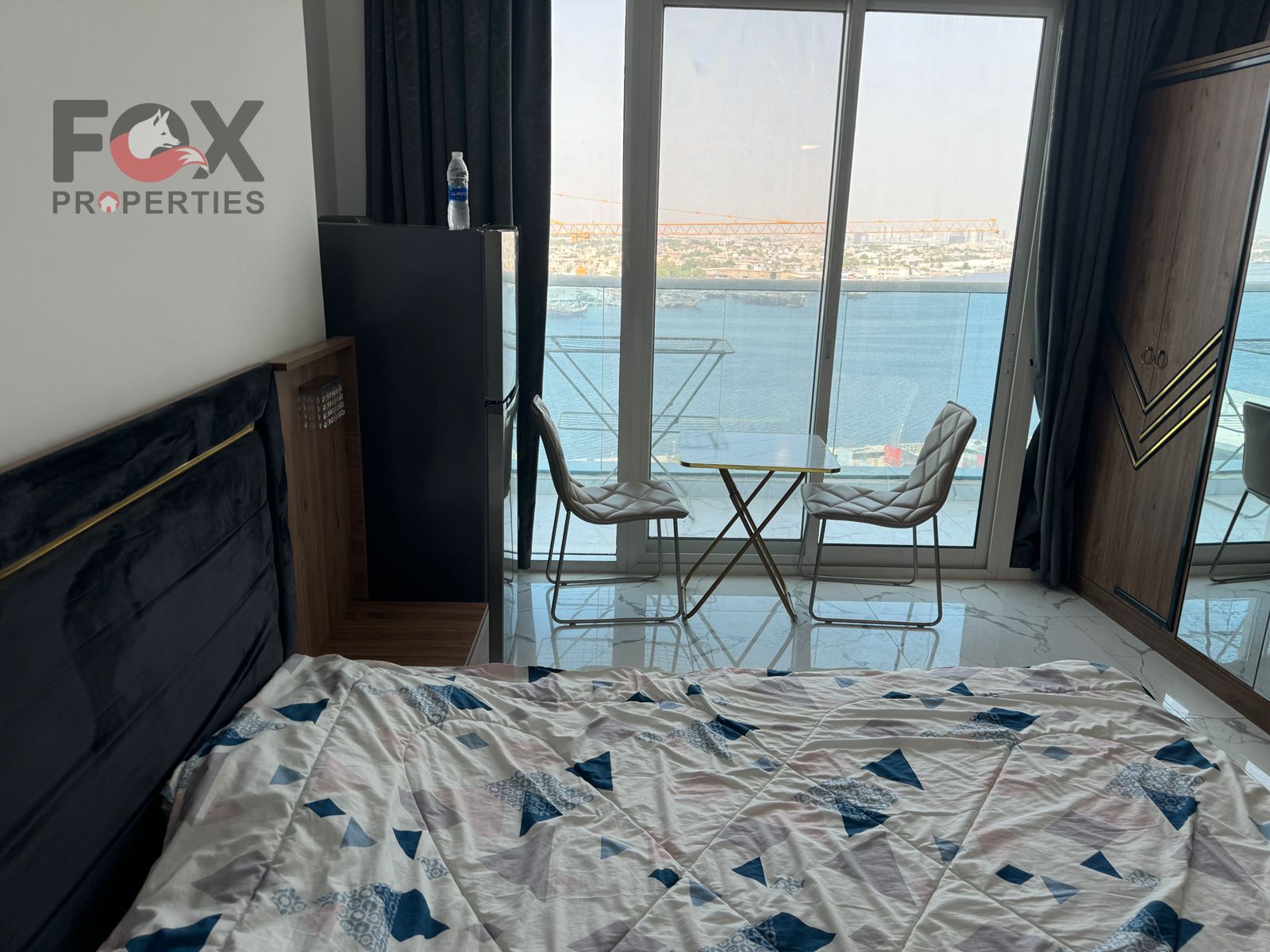 Furnished studio with sea view and balcony for annual rent | Available parking, gym, and swimming pool | Vibrant location | Close to all services |