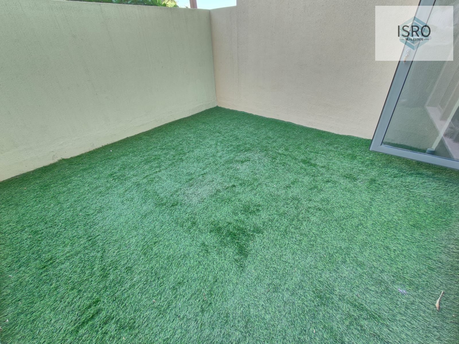 Ready to move-studio-green garden