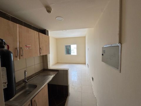 Spacious studio apartment in Al Nuaimiya with a separate kitchen. Flexible payment options. Close to all amenities. Easy access to Dubai and Sharjah.