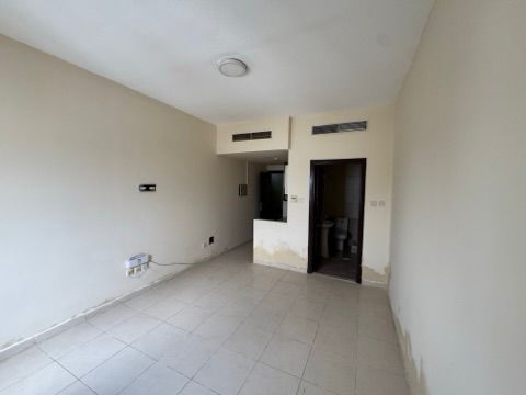 Studio Apartment for Annual Rent in Al Nuaimiya 2, Ajman 17,000 AED in 4 installments Al Nuaimiya 2, near Kuwait Street Central air conditioning and c
