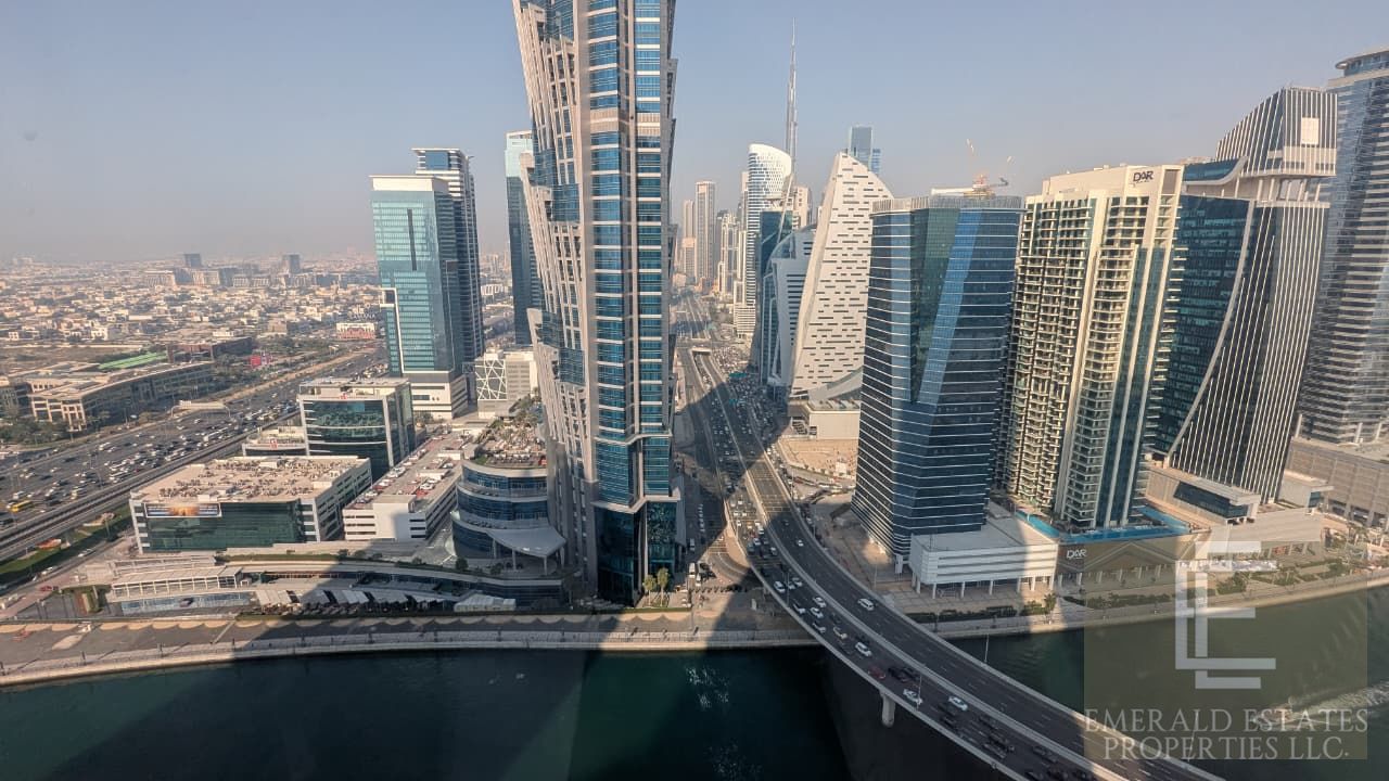 MODERN LUXURY | CANAL VIEW | VACANT