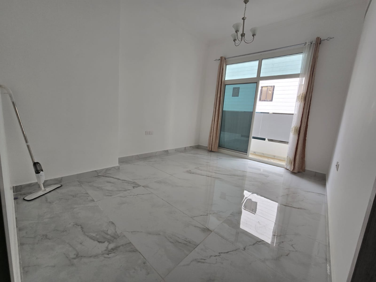 Second-hand apartment with excellent condition and space, close to all services, payment facilities available.