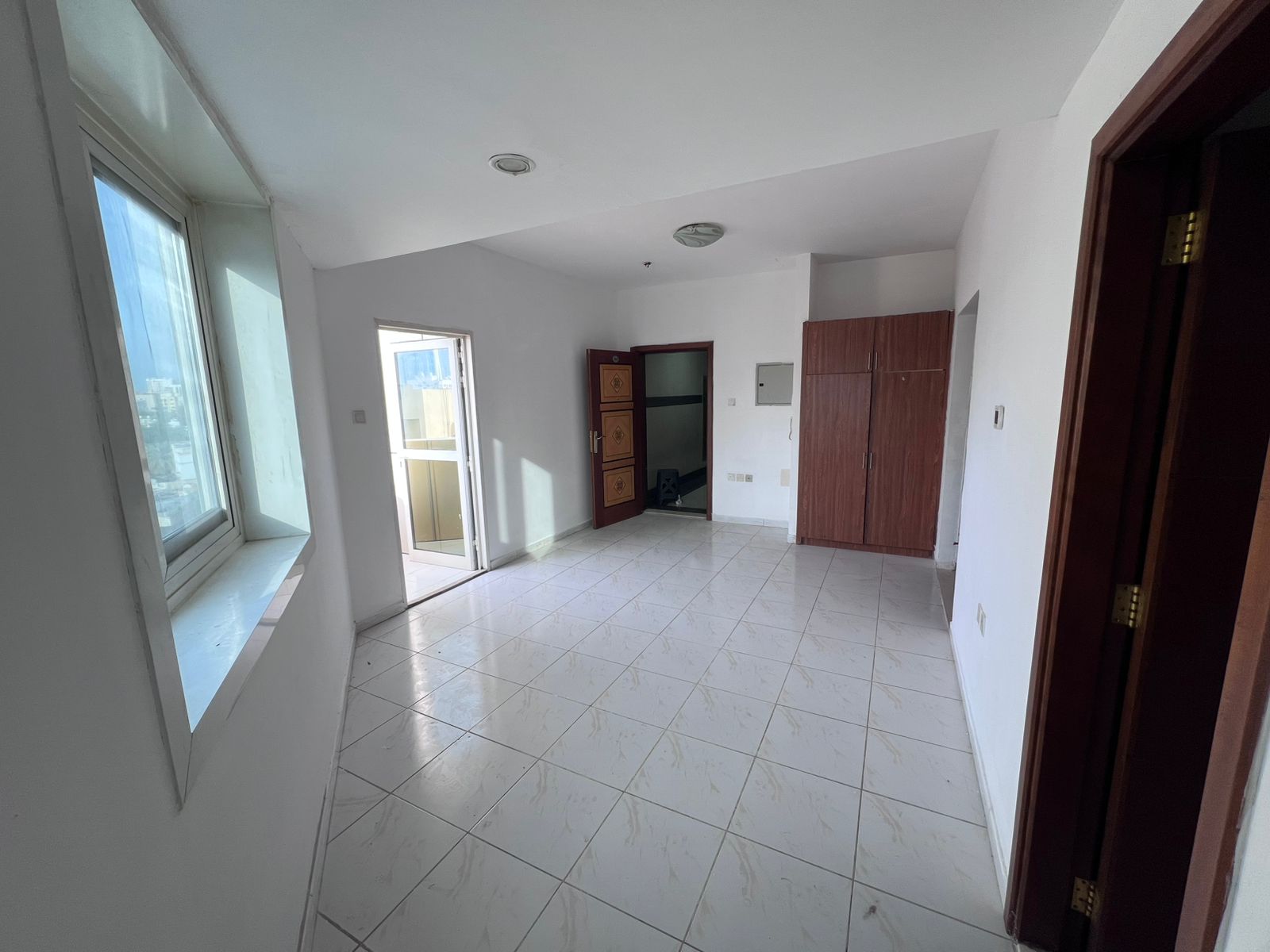 Studio with Separate Kitchen & Balcony in Al Rashidiya 3 – AED 20,000