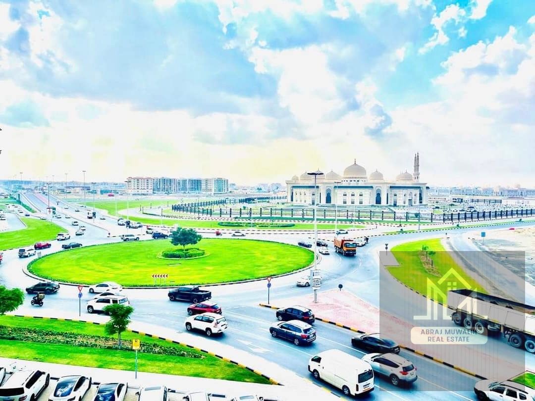 Like New Building 3 Bhk & Maid Room Open Veiw