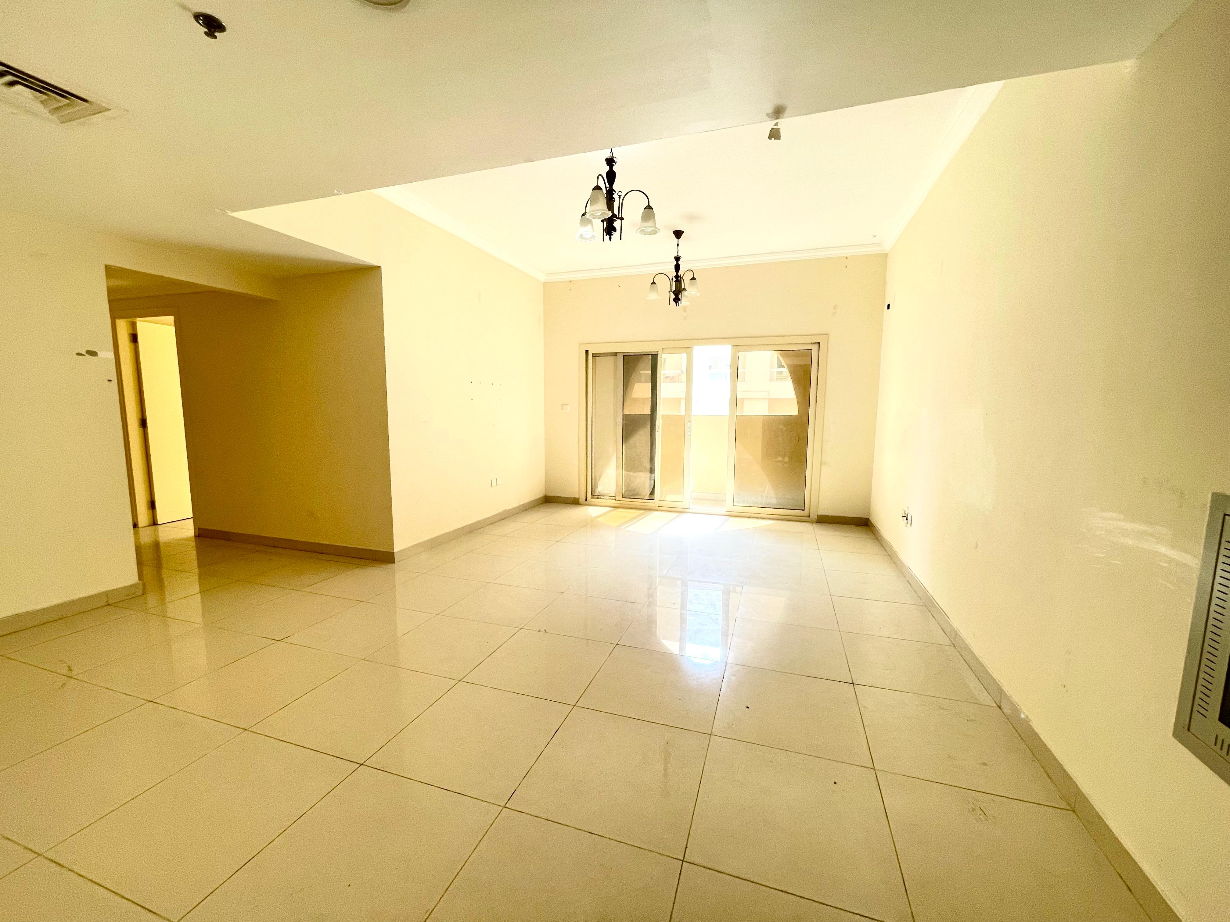 Lavish 3bhk of master room balcony+1parking free