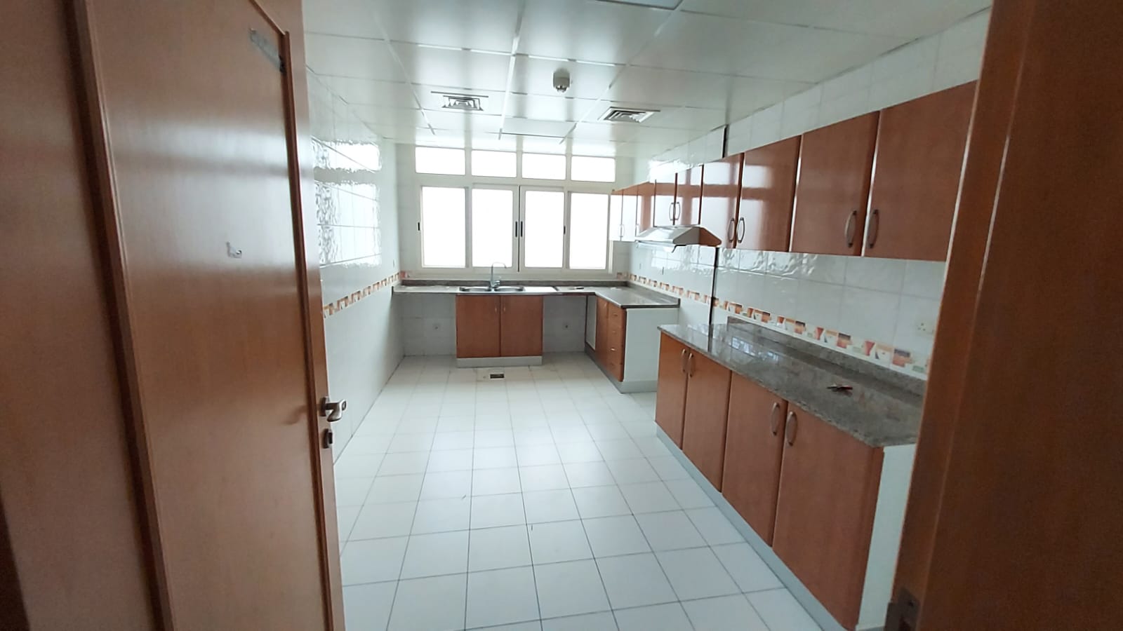 HOT Property/3BHK with Central A. C/Central Gas/Chiller,Parking,Gym,Pool Free Just 75k in AL-MAJAZ 1