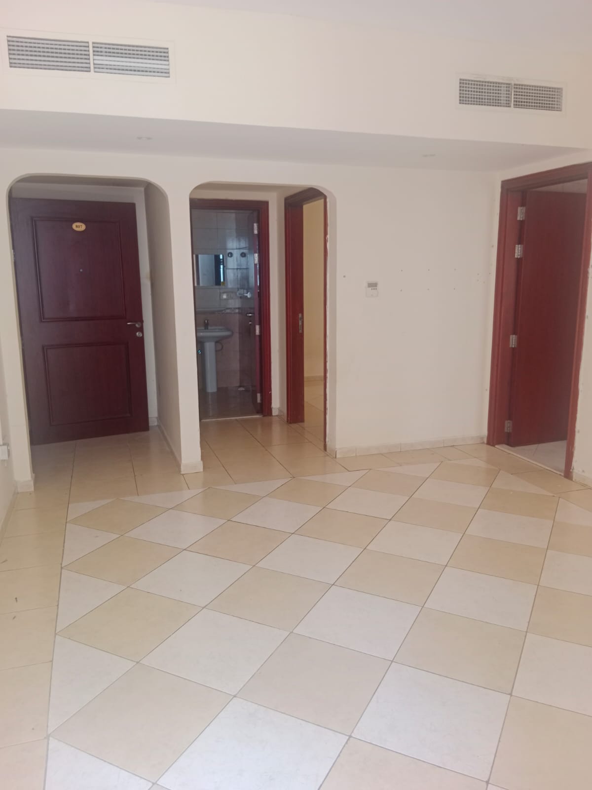 HOT Property/1BHK with Central A. C/Central Gas/Just 32k in AL-Qasmiya ,nud ,Sharjah