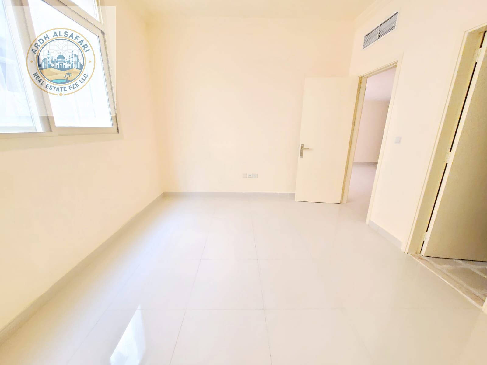 Spacious 2 Bedroom |Washroom |Balcony |Wardrobe |Parking
