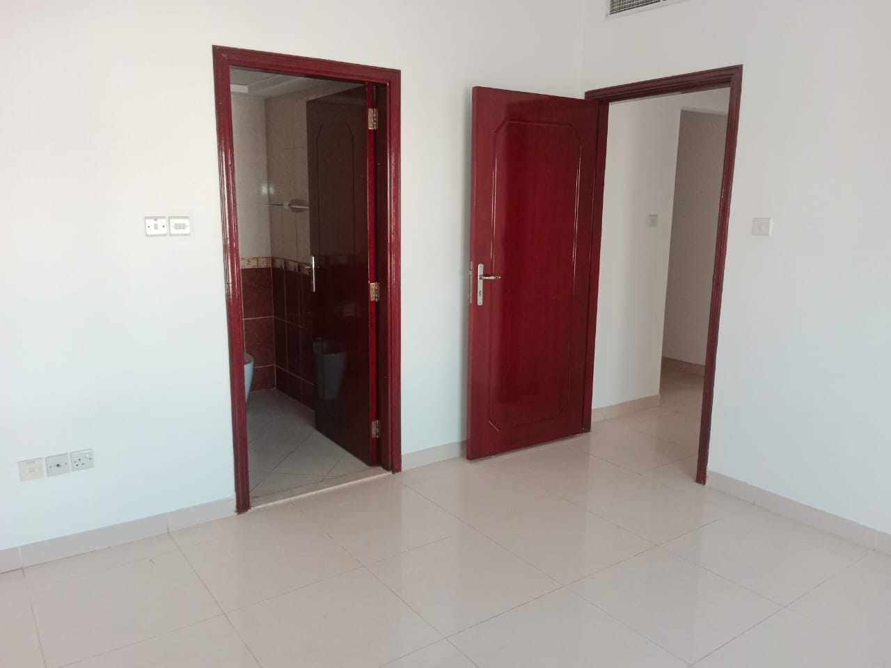 HOT Property/2BHK with Central A. C/Central Gas/Just 45k in AL-Qasmiya ,Sharjah