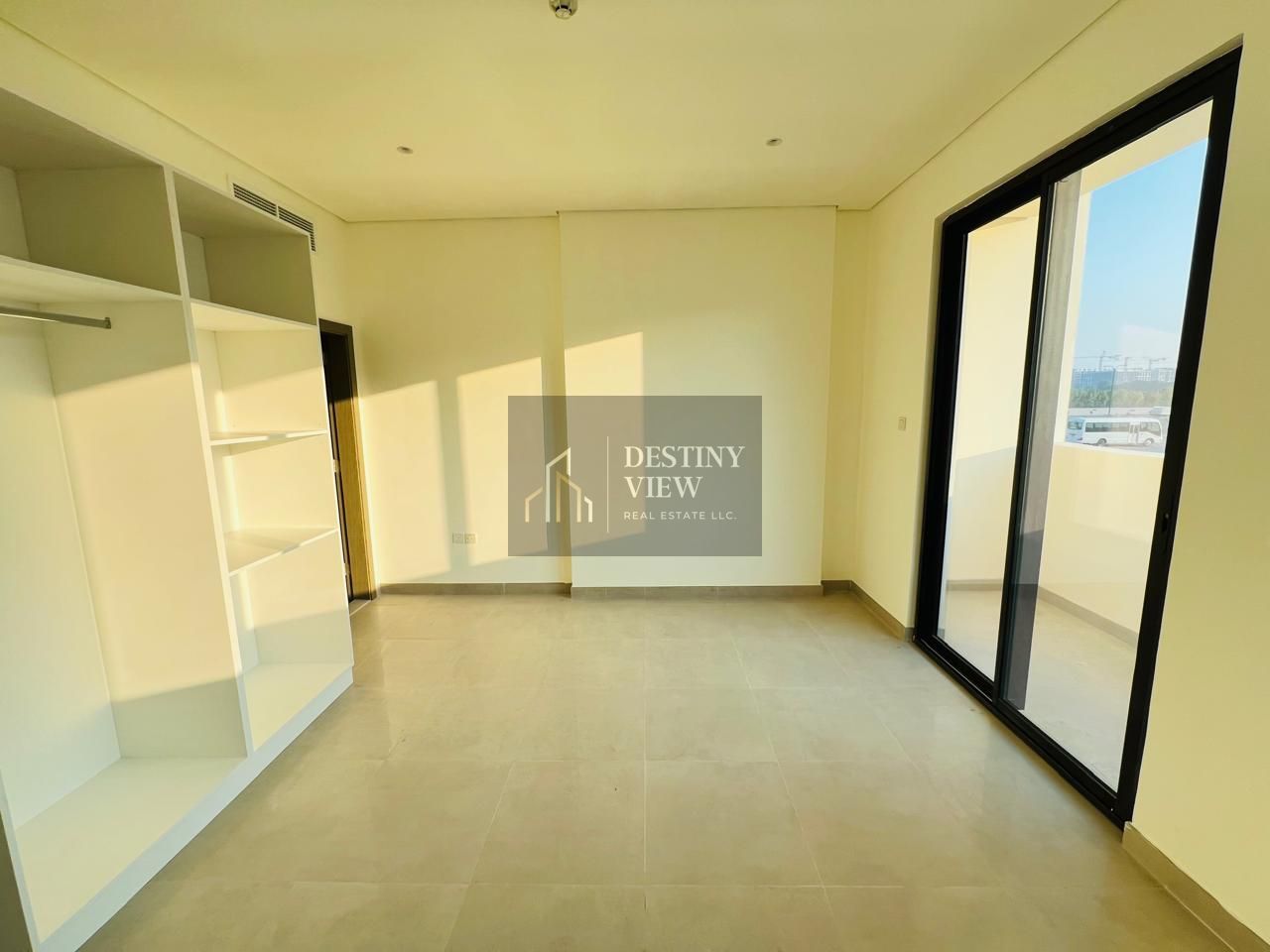 Big spasious lavish 1bhk with balcony fully faimly building just rent 47k prime location