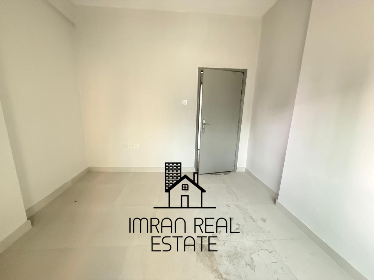 2BHK family tower free outside parking good location near the gate of city