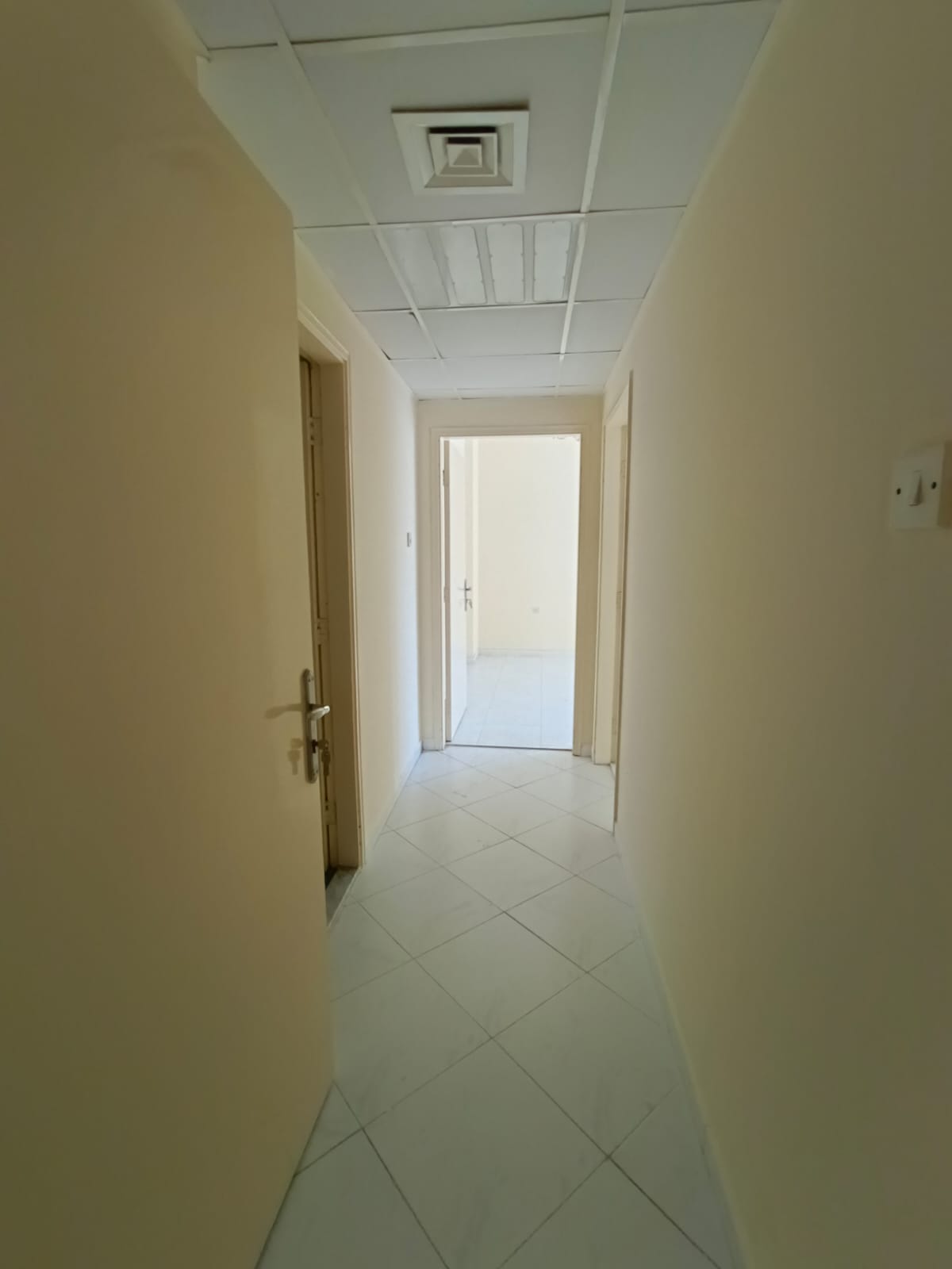 4 A great opportunity to live in one of the most popular residential areas in Sharjah, close to the Corniche and all daily services. Apartment