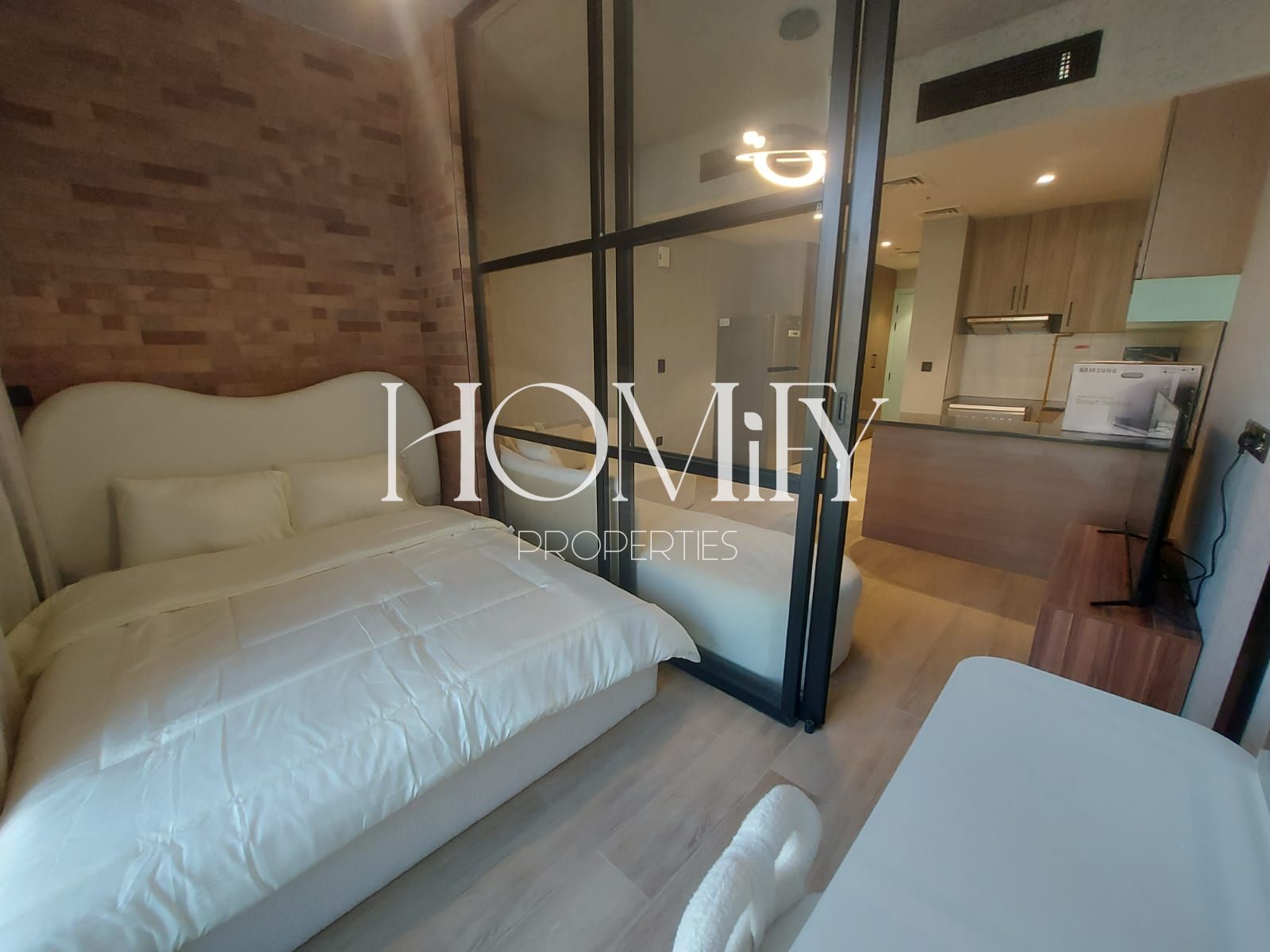 Huge Layout | Fully Furnished | 12 Cheques