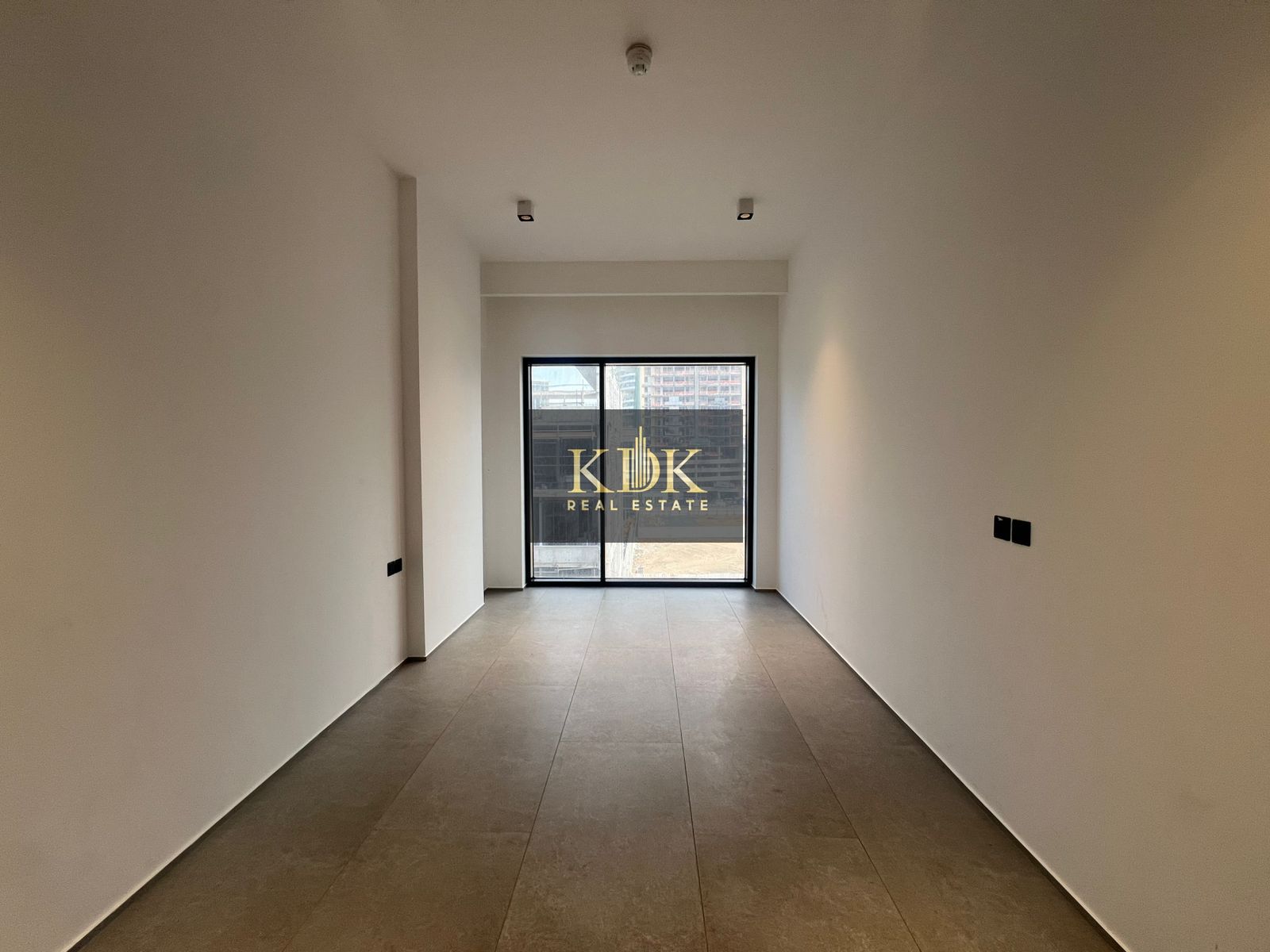 3Br+Store | Prime Location | Fitted Kitchen