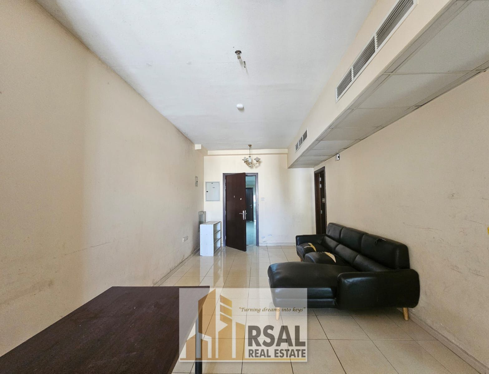 Lavish 1BHK With Balcony/Family Building/Near Muwahila Commerical