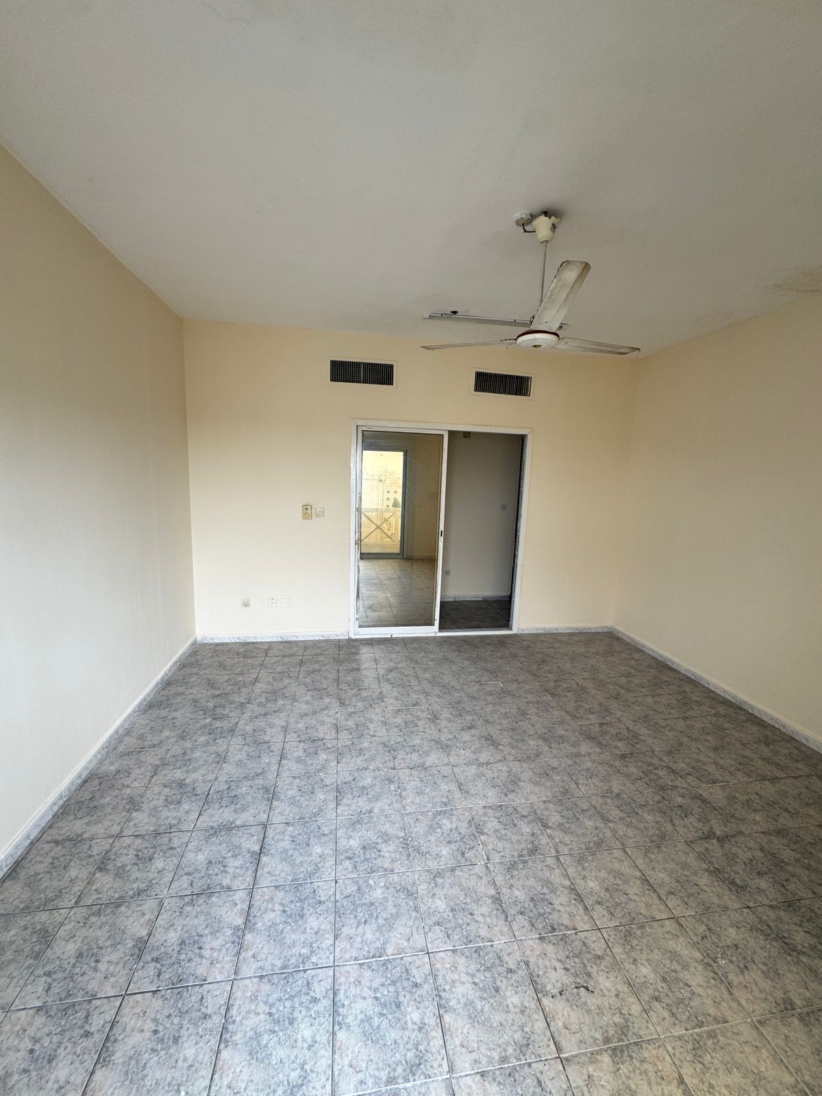 2 Bedroom Apartment for Annual Rent in Al Nuaimiya 2 – Ajman Prime location on King Faisal Street, in Al Nuaimiya 2, close to all services, marke