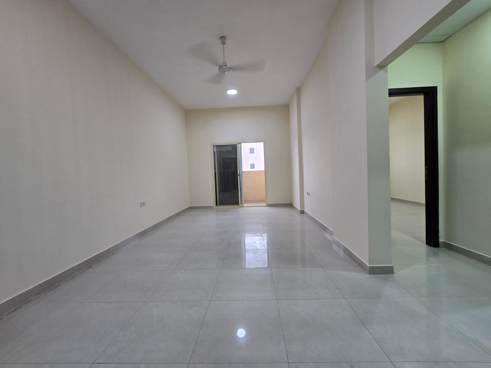 One-bedroom apartment in Al Rawda 1 – Comfortable and modern accommodation A wonderful apartment for annual rent in Al Rawda 1, Ajman. It has a spacio
