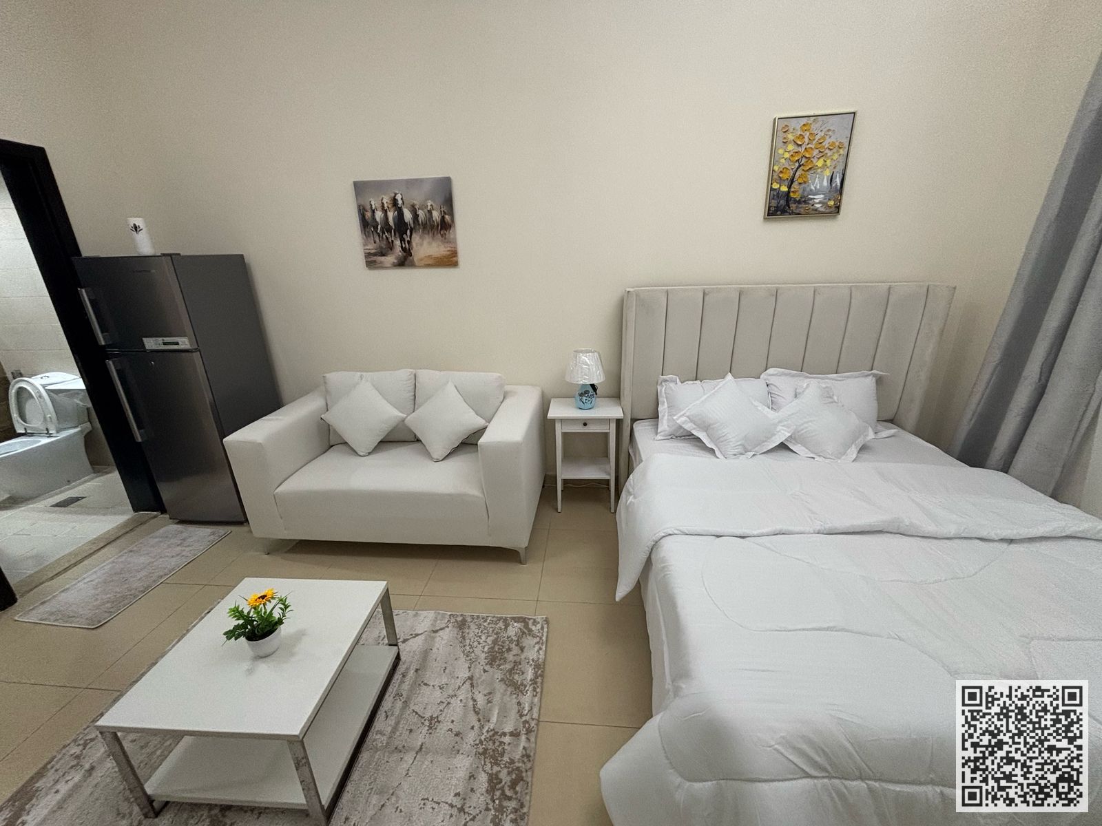 Furnished studio apartment with hotel-style furnishings for monthly rent in Ajman - Al Jurf 2 - Al Yasmin Towers - all bills and internet included