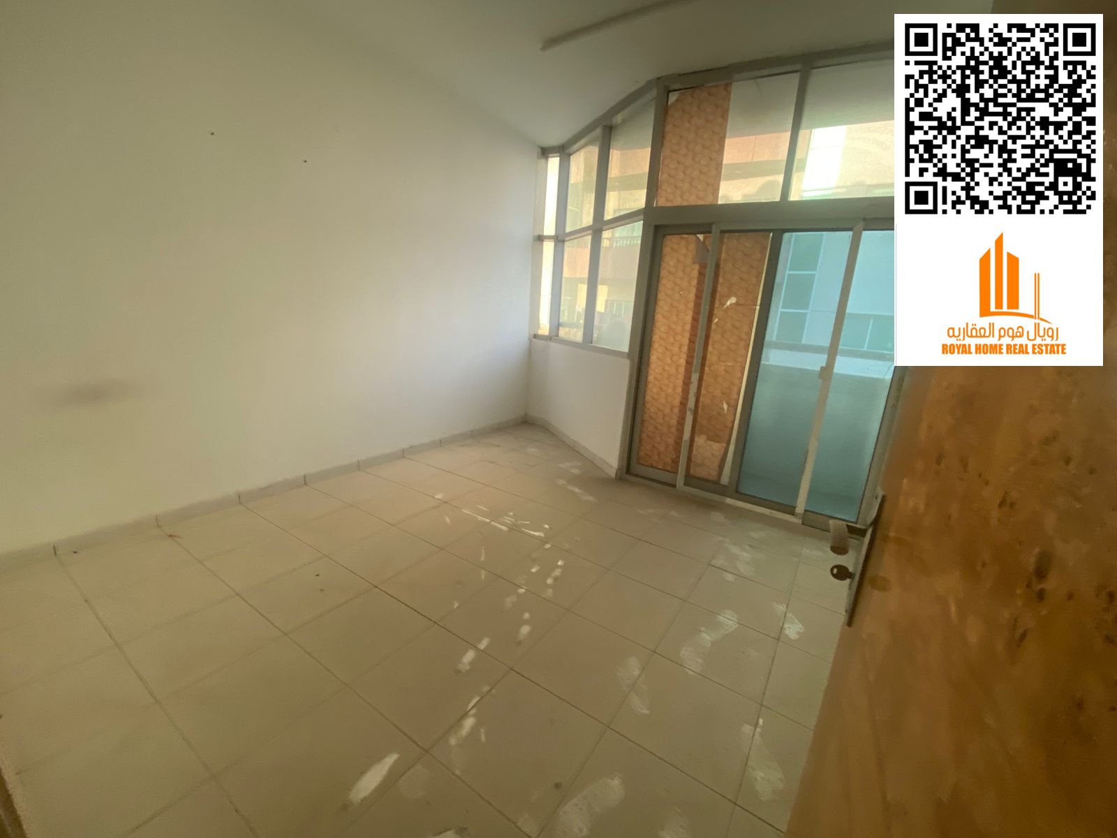 Three bedrooms and a living room with a balcony, excellent space, regular maintenance, and flexible payment options. Prime location close to all ameni