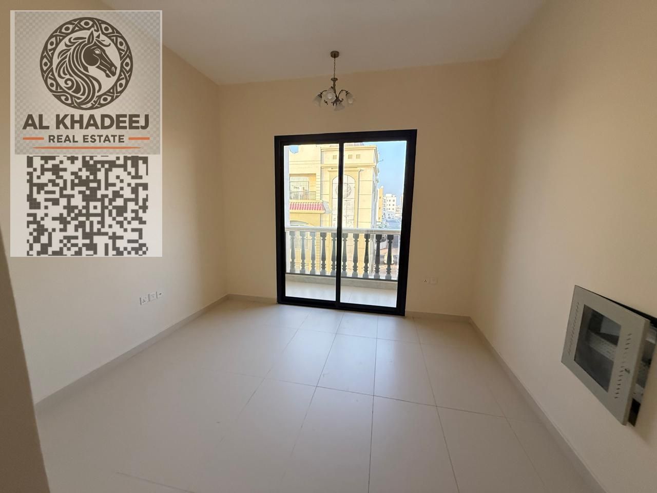 A spacious studio apartment with a balcony and a view in the Al-Aliya area, close to all services and main roads.