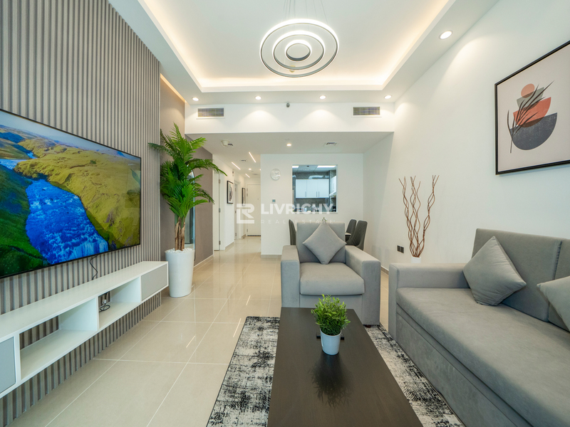 READY TO MOVE IN | PRIME LOCATION | UPGRADED UNIT