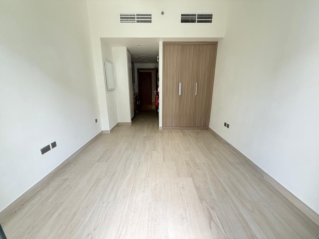 STUDIO APARTMENT // FREE CHILLER // FITTED KITCHEN