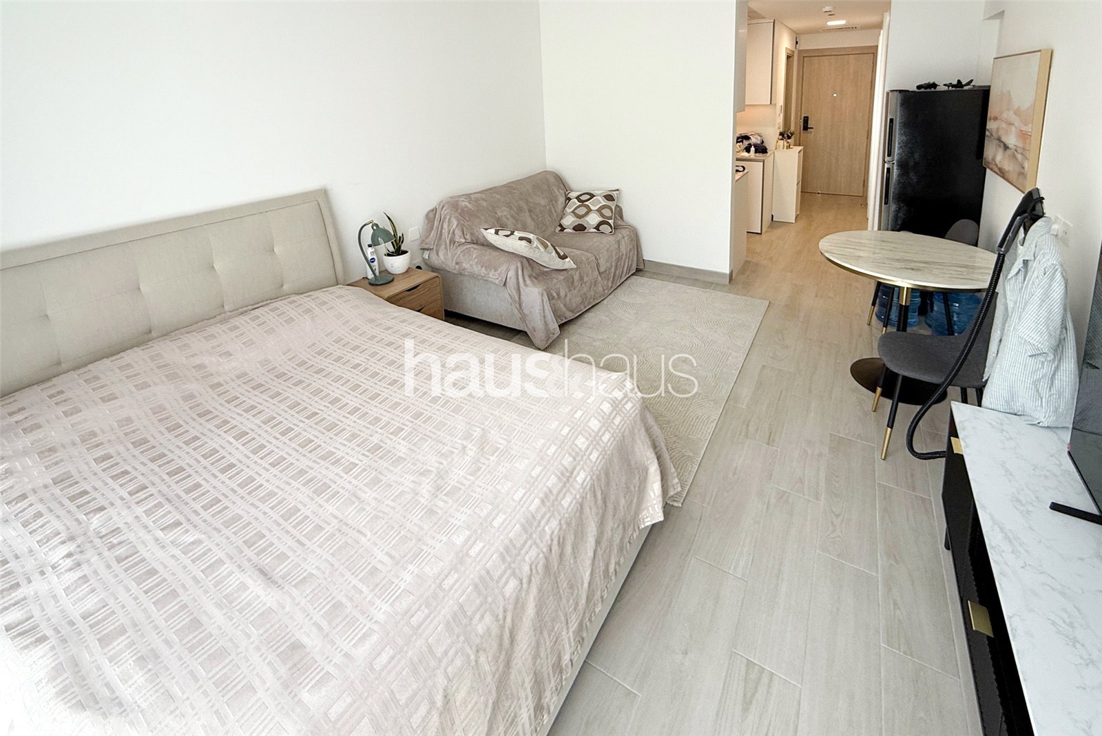 Quality Furnishing | Vacant | Balcony | Furnished