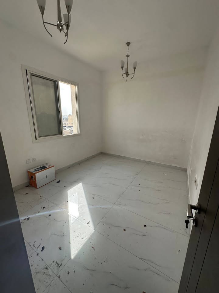 New studio in Al Jurf 3, Ajman. Spacious, central AC, excellent layout & finishes, 22,000 AED/year, 6 payments, 1,200 AED deposit.
