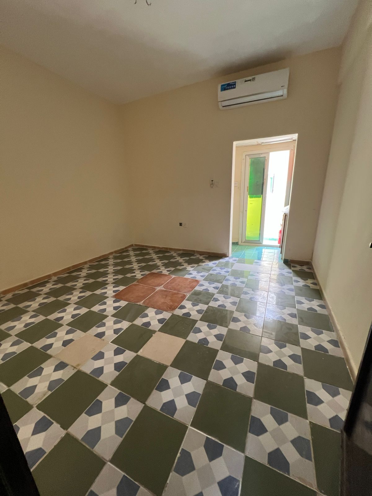 Beautiful and affordable studio in Sharjah featuring a balcony and a separate kitchen .