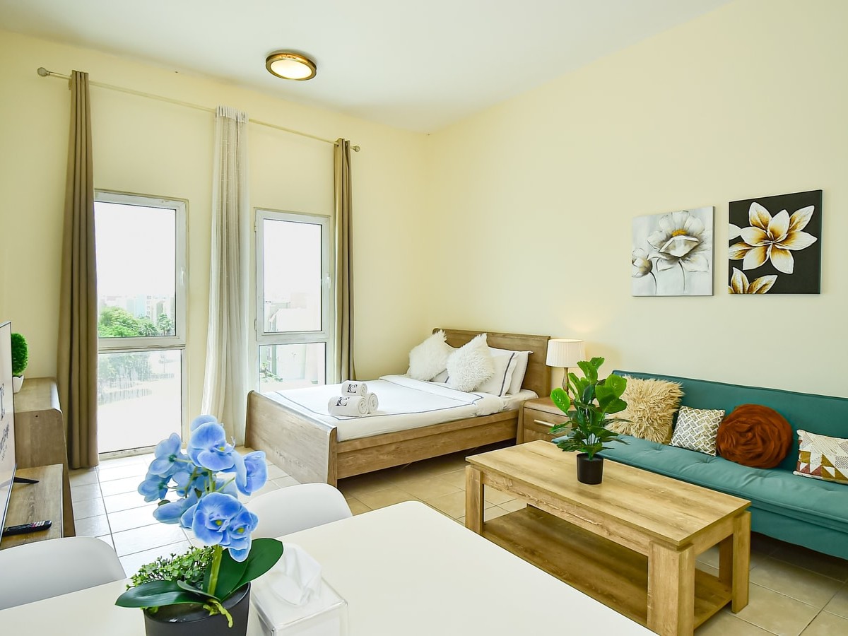 Modern Bright | Fully Furnished | Priced to Go