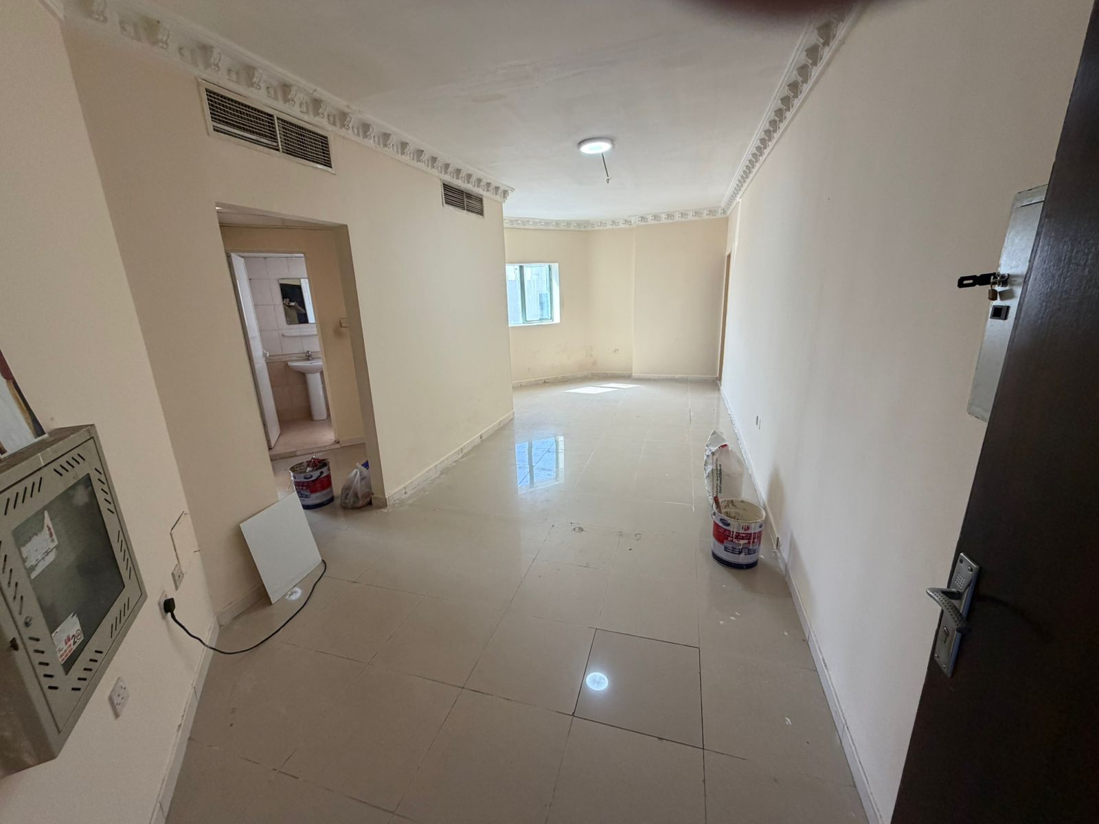 Two-bedroom apartment with a living room for annual rent in Ajman, Al Nuaimiya - near Kuwait Street and Afghan Kebab. Clean and ready to move in. Mast