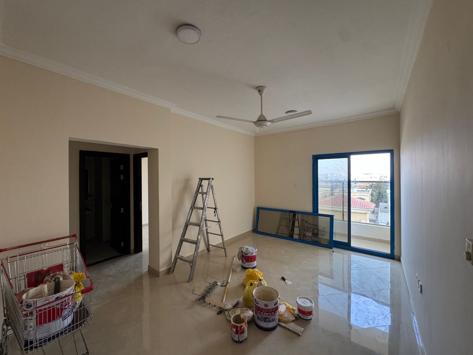 One bedroom and living room for annual rent in Al Muwaihat 2, Ajman 31,000 AED in 4 installments Spacious area with balcony, high-end finishes Centra